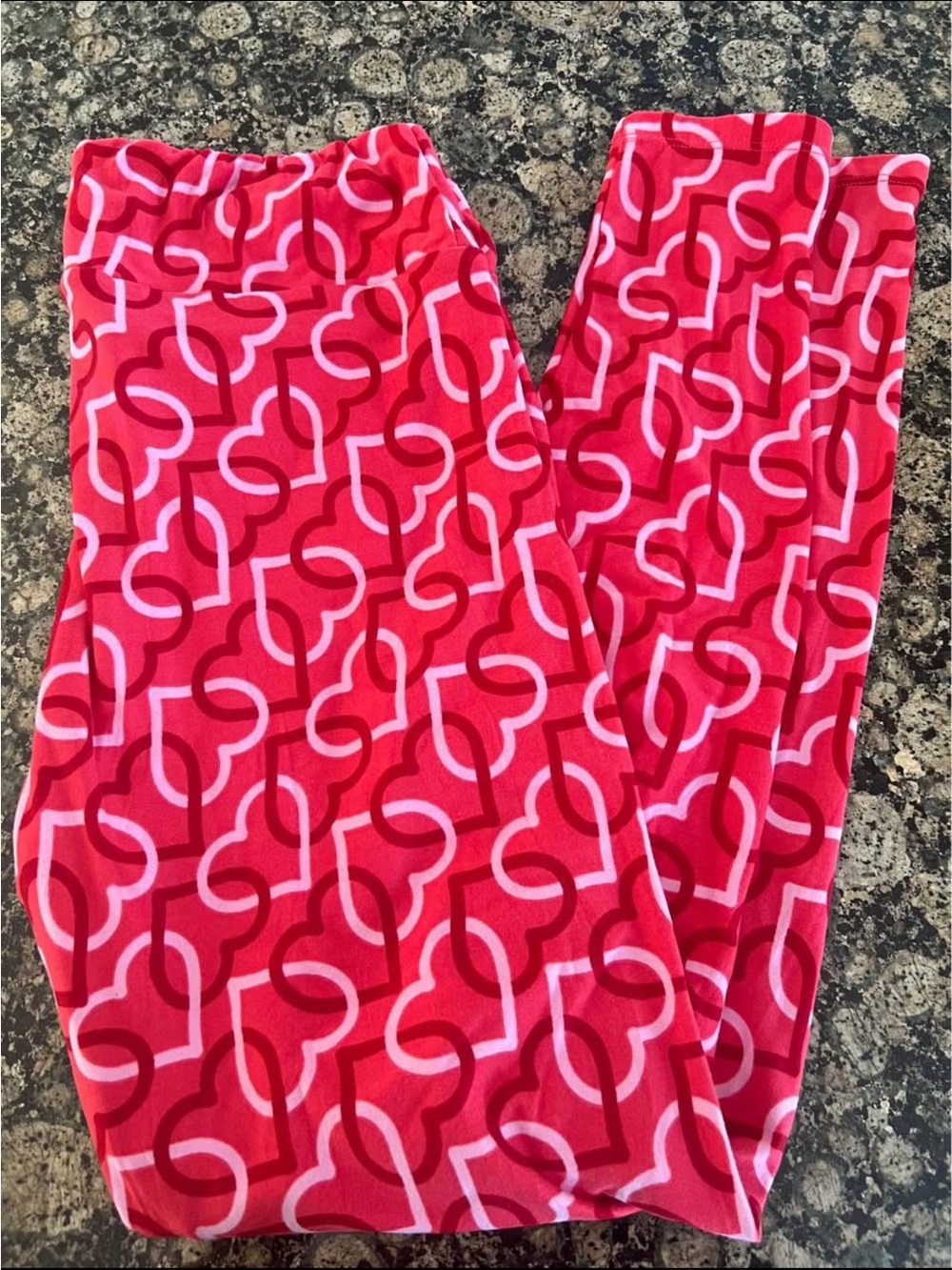 LuLaRoe Red and Pink Heart Print Leggings‎